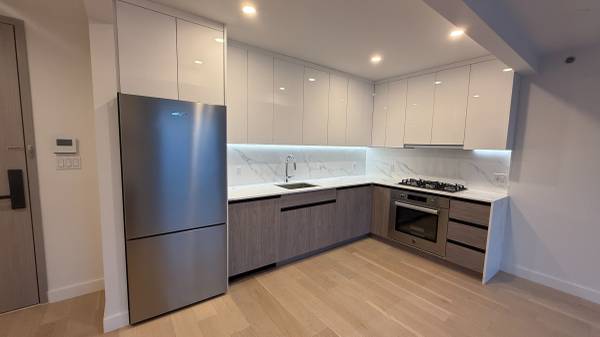 Listing photo 1 of 5