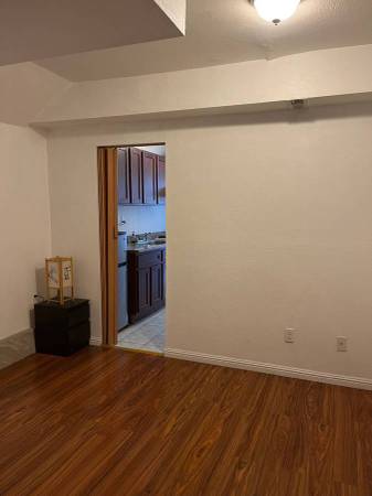 Listing photo 1 of 5