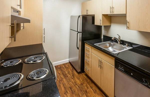 Listing photo 1 of 5