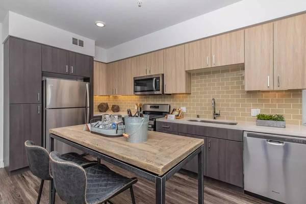 Listing photo 1 of 5