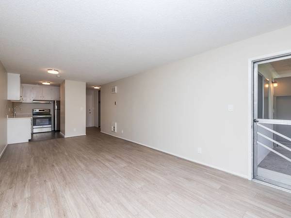 Listing photo 1 of 5