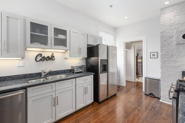 Listing photo 1 of 5