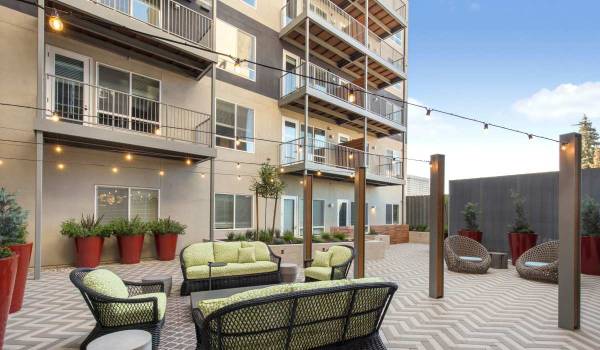 Listing photo 1 of 5