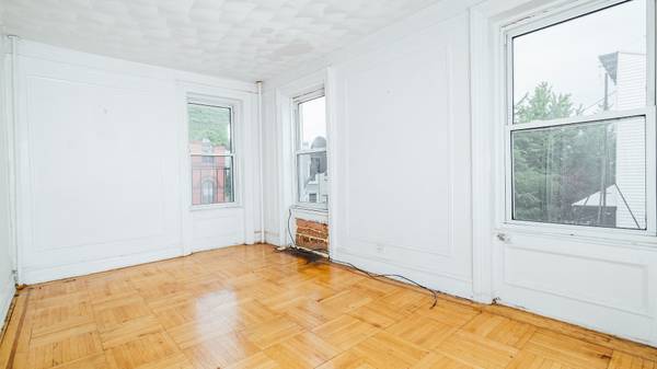 Listing photo 1 of 5