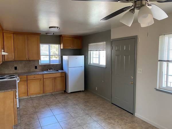 Listing photo 1 of 5