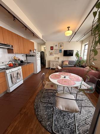 Listing photo 1 of 5