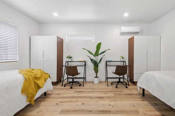 Listing photo 1 of 5