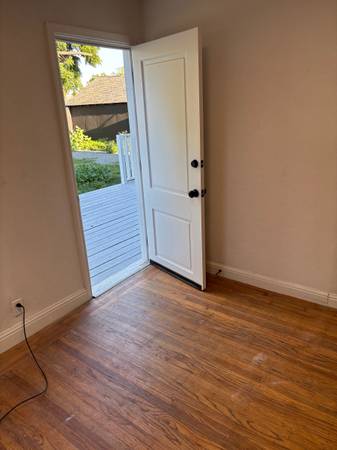 Listing photo 1 of 5