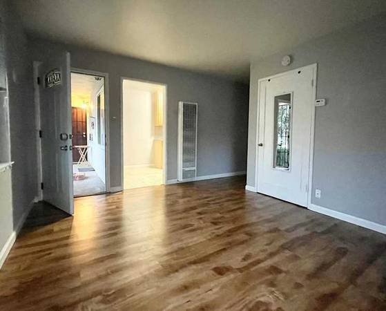 Listing photo 1 of 4