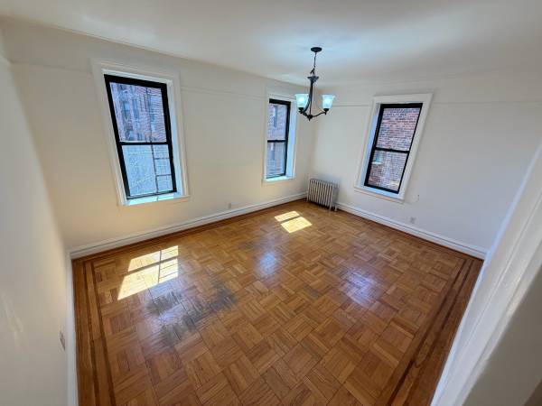 Listing photo 1 of 5