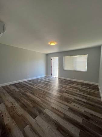 Listing photo 1 of 4