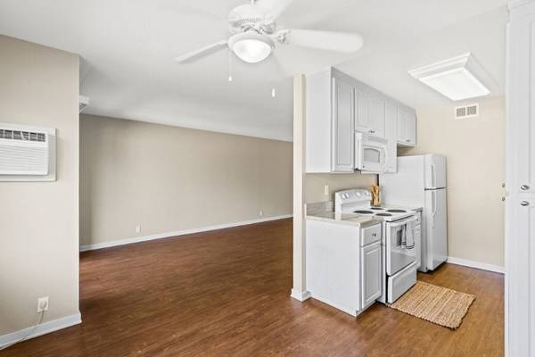 Listing photo 1 of 5