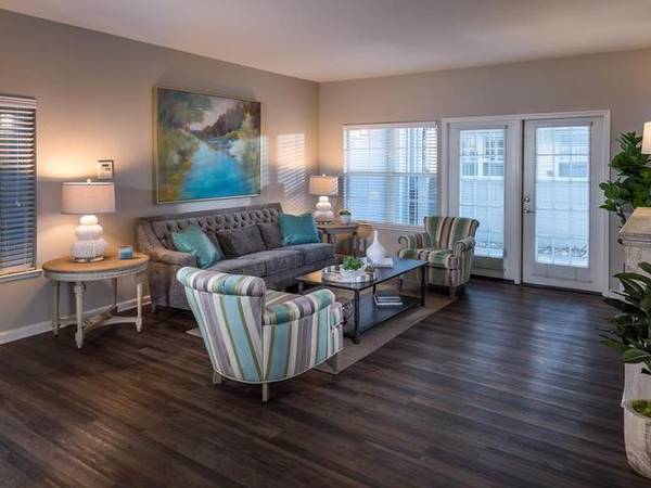 Listing photo 1 of 5