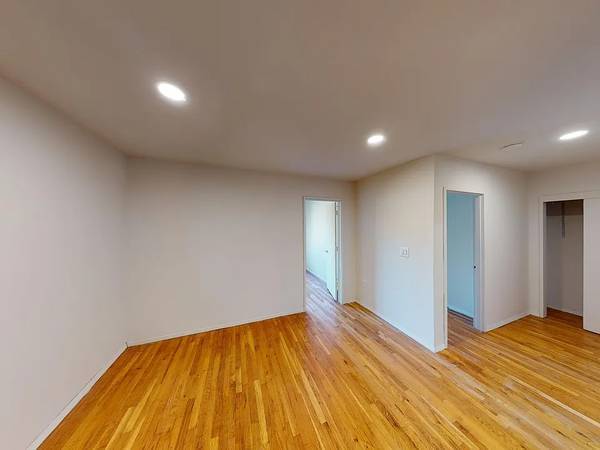 Listing photo 1 of 4