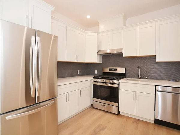 Listing photo 1 of 4