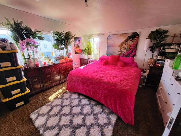 Listing photo 1 of 4