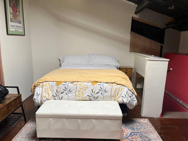 Listing photo 1 of 5