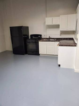 Listing photo 1 of 5