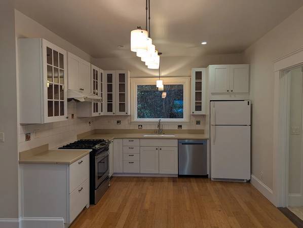 Listing photo 1 of 4