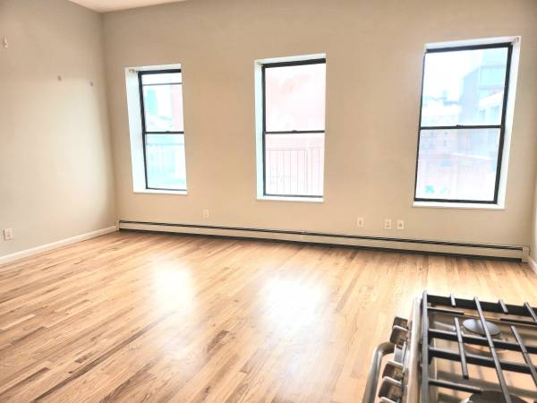 Listing photo 1 of 5