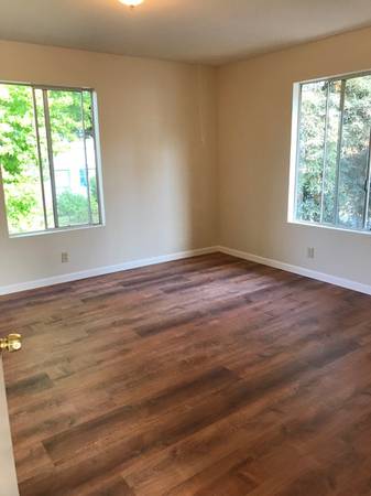 Listing photo 1 of 4