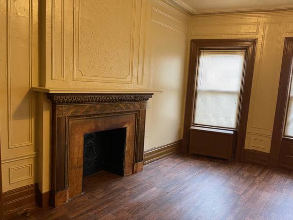 Listing photo 1 of 5