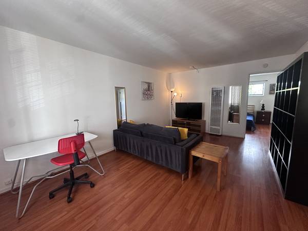 Listing photo 1 of 5