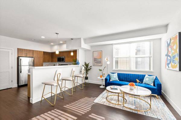 Listing photo 1 of 5