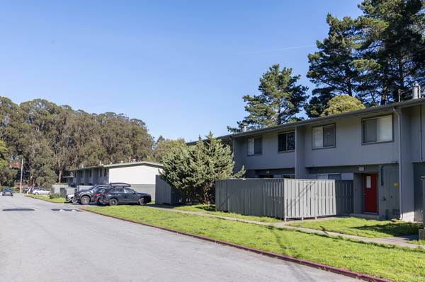 Listing photo 1 of 5