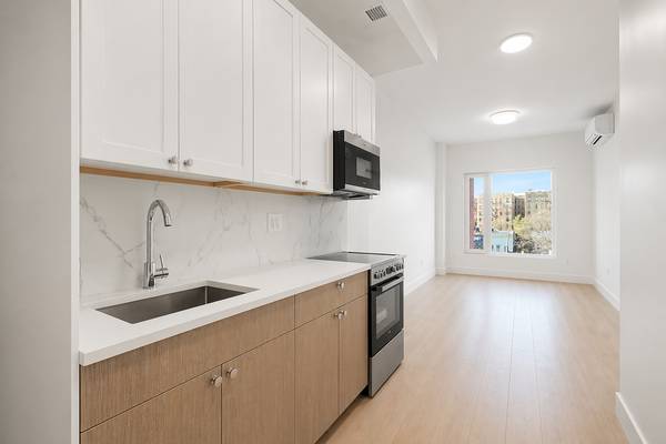 Listing photo 1 of 5