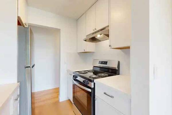 Listing photo 1 of 5