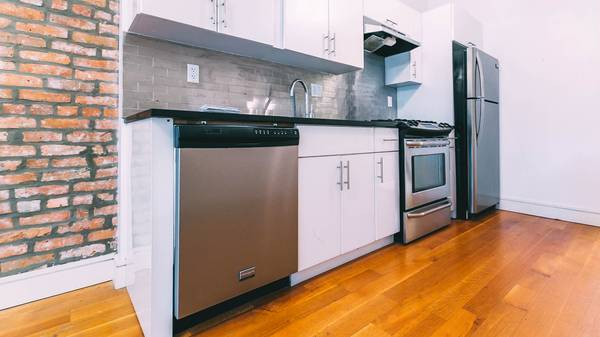 Listing photo 1 of 5