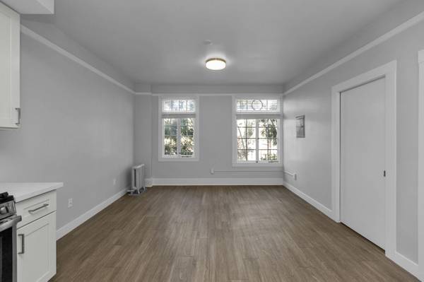 Listing photo 1 of 5