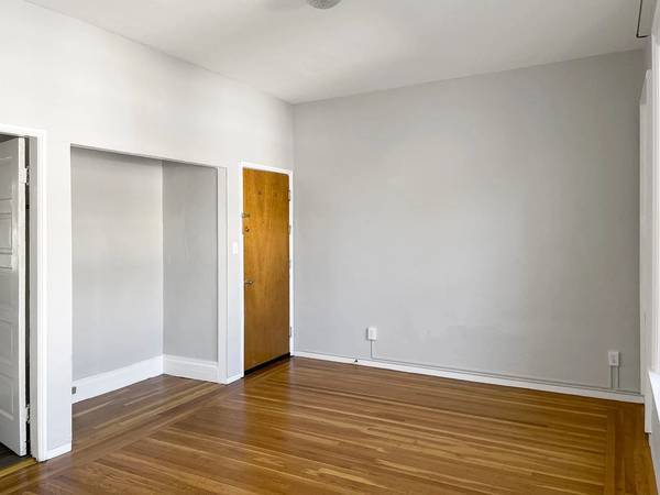 Listing photo 1 of 5
