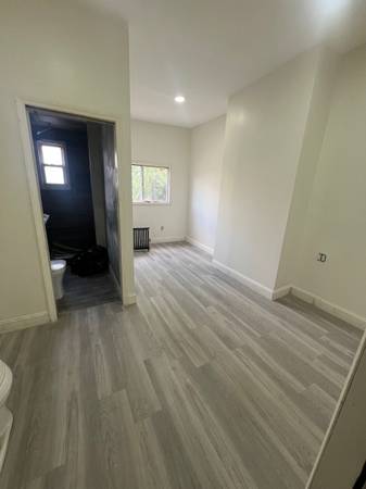 Listing photo 1 of 2