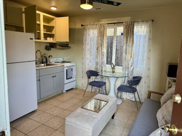 Listing photo 1 of 5