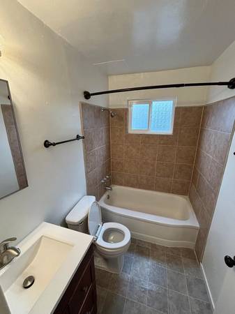 Listing photo 1 of 5