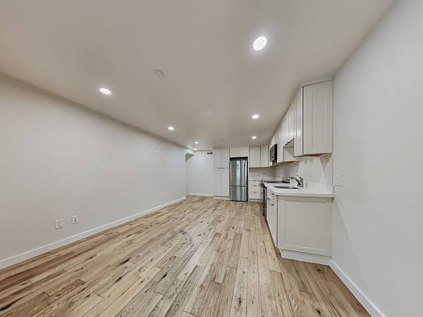 Listing photo 1 of 5