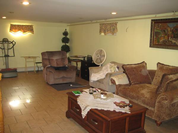 Listing photo 1 of 4
