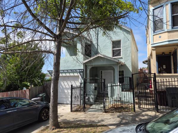 Listing photo 1 of 5