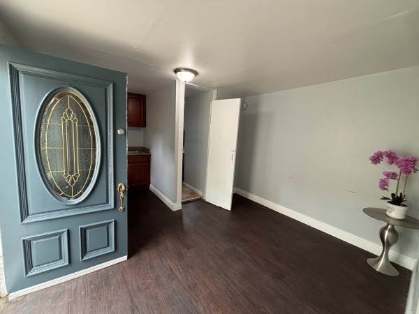 Listing photo 1 of 5
