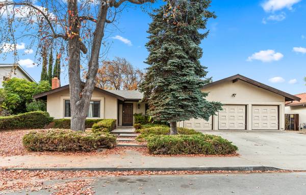 Listing photo 1 of 5