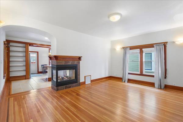 Listing photo 1 of 5