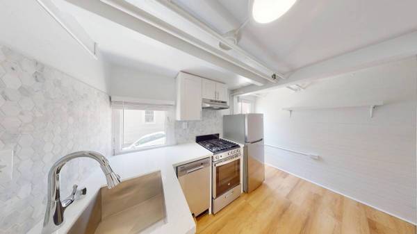 Listing photo 1 of 5