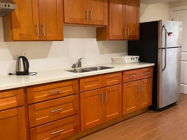 Listing photo 1 of 5