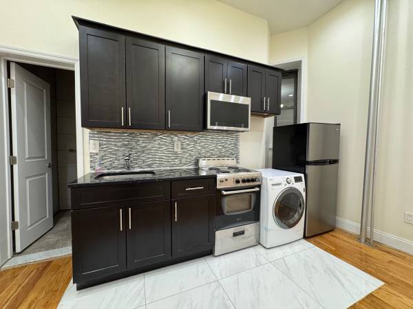 Listing photo 1 of 5