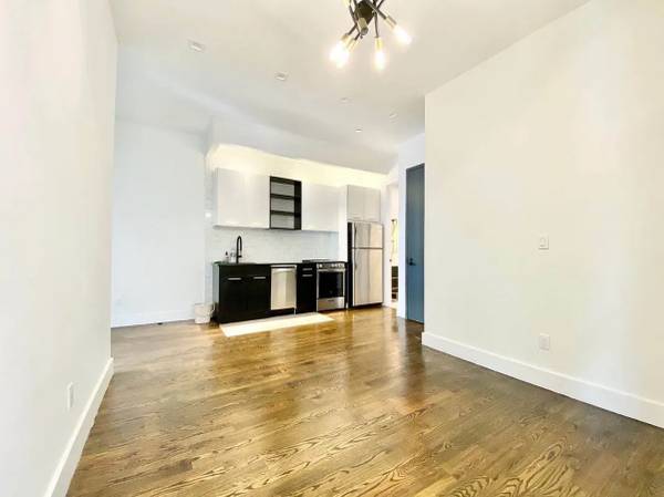 Listing photo 1 of 5