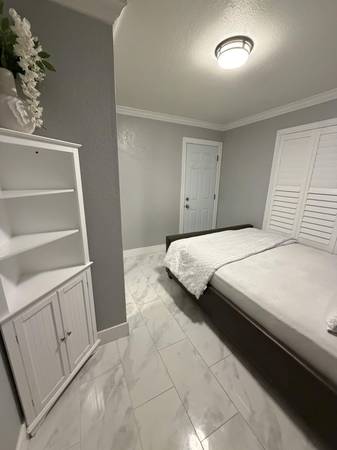 Listing photo 1 of 3