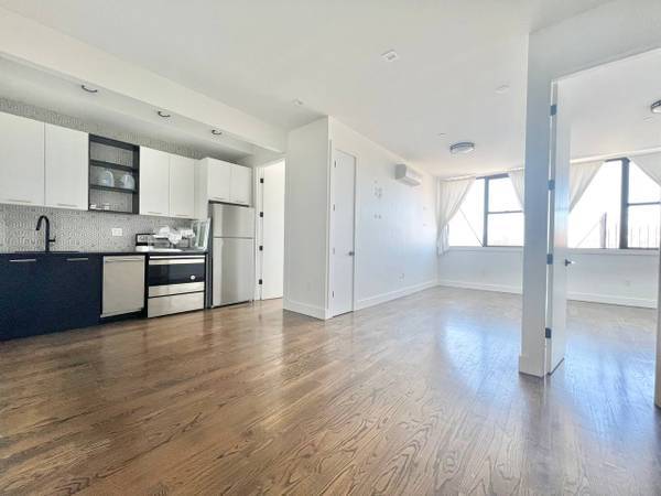 Listing photo 1 of 5