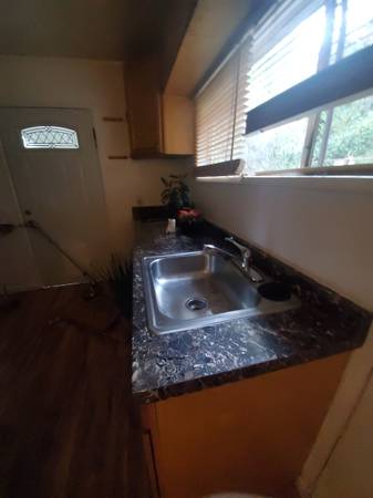 Listing photo 1 of 4